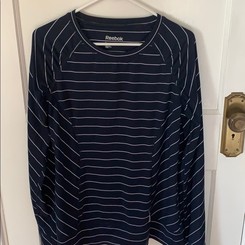 Long-sleeved Reebok tee